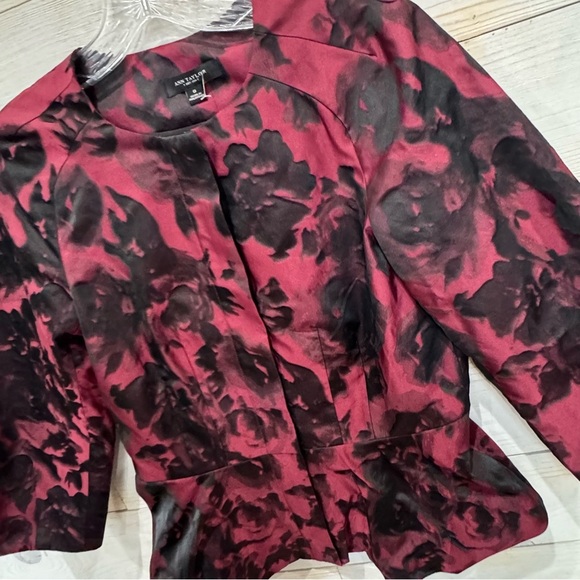 Ann Taylor Woman's Moody Floral Zip Front Peplum Jacket ❤️ - Picture 3 of 6